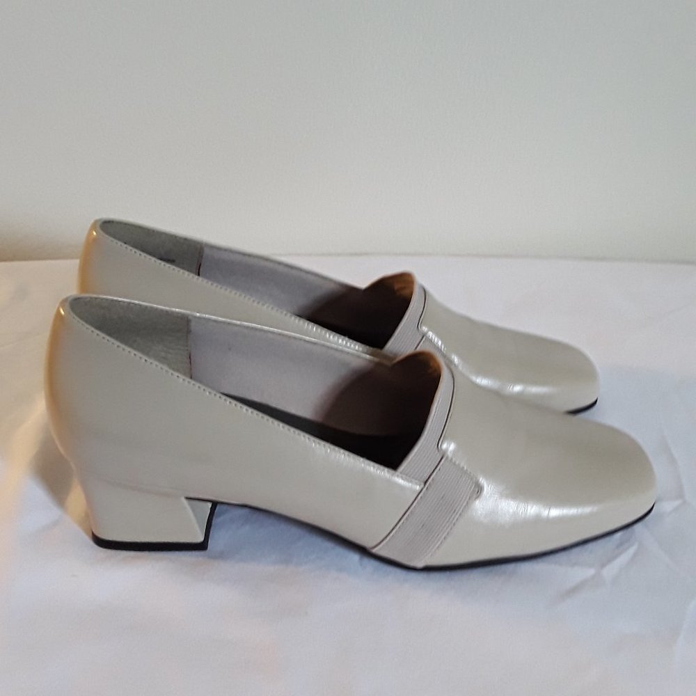 Women's Shoes by NATURALIZER